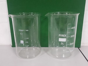 Thumbnail image of 33x Lab Glass Beakers Glassware 5000mL, 2000mL, 1000mL to 25mL