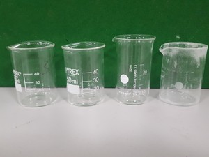 Thumbnail image of 33x Lab Glass Beakers Glassware 5000mL, 2000mL, 1000mL to 25mL