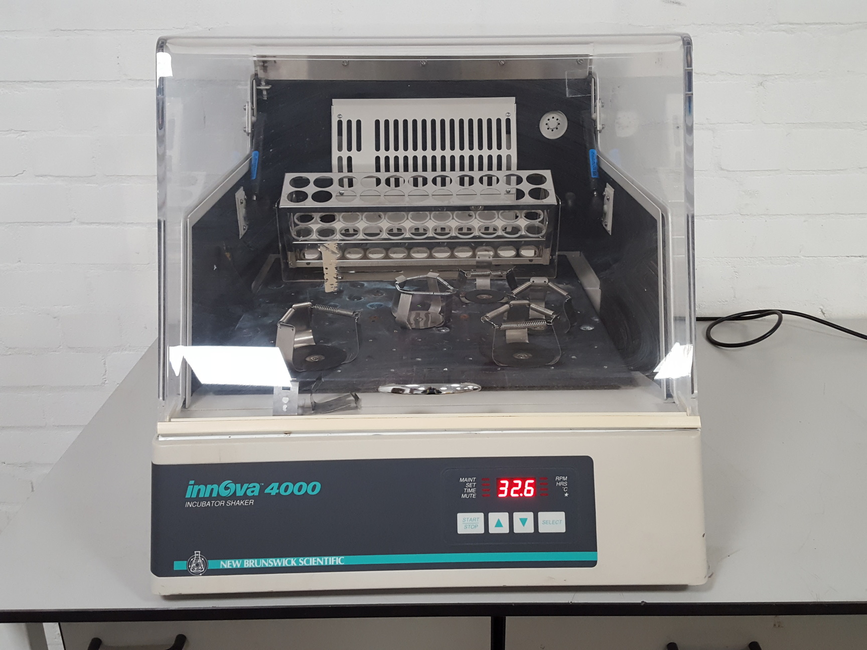 New Brunswick Innova 4000 Incubator Shaker Lab Equipment