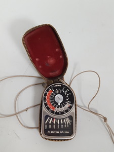 Thumbnail image of Vintage Weston Master IV Model S461-4 Universal Exposure Light Meter + case