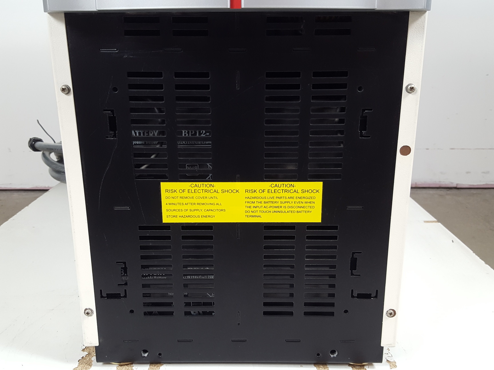 Image of GE Digital Energy LP Series (LP 11U-8) UPS Backup Power Supply 5-10kVa 63A input