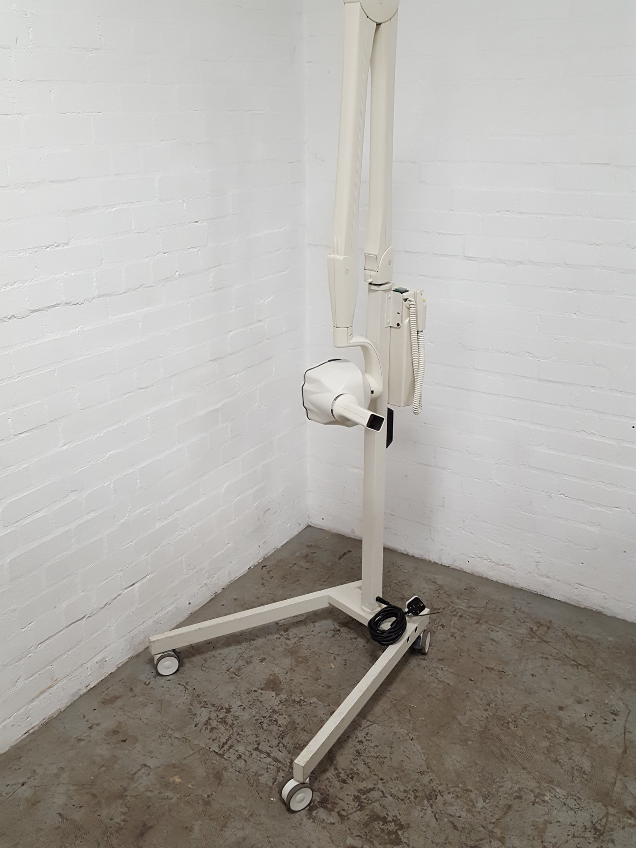 Image of Sateec X-Mind DC Dental X-Ray BLD31SQ Lab Intra-Oral Mobile Wheeled Xray
