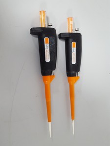 Thumbnail image of 8x Lab Pipettes Lab Volac 10-100ul, 1-10ul, Gilson P20, P100, Finnpipette 4500