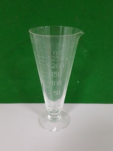 Thumbnail image of 17x Lab Glassware Pieces, Pestle & Mortars, Pouring Flasks Beakers Filters Glass