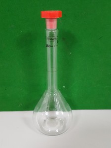 Thumbnail image of 7x Volac Volumetric Flasks Lab Glassware 5000mL 1000mL 250mL 200mL 100mL 25mL 10