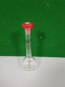 Thumbnail image of 7x Volac Volumetric Flasks Lab Glassware 5000mL 1000mL 250mL 200mL 100mL 25mL 10