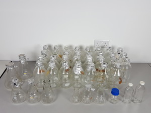 Thumbnail image of Large Lot of 31x Duran Glass Bottles & Buchner Flasks  1L 500ml 250ml 100ml Lab