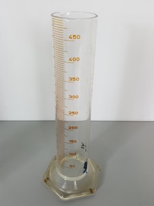 Thumbnail image of 18x Graduated Cylinders 11x 250ml 5x 500ml 2x 900ml Lab Glassware