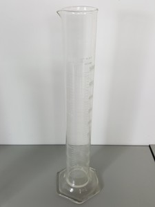 Thumbnail image of 18x Graduated Cylinders 11x 250ml 5x 500ml 2x 900ml Lab Glassware