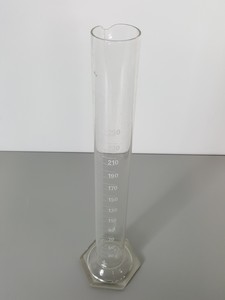 Thumbnail image of 18x Graduated Cylinders 11x 250ml 5x 500ml 2x 900ml Lab Glassware