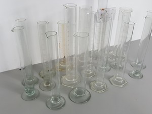 Thumbnail image of 18x Graduated Cylinders 11x 250ml 5x 500ml 2x 900ml Lab Glassware