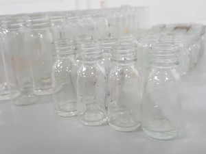 Thumbnail image of 265x Lab Glassware Glass Test Tubes, Bottles, Measuring Cylinders