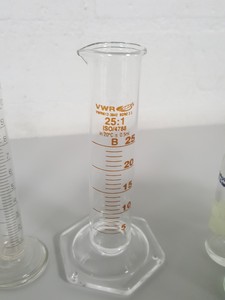 Thumbnail image of 265x Lab Glassware Glass Test Tubes, Bottles, Measuring Cylinders