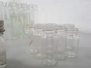 Thumbnail image of 265x Lab Glassware Glass Test Tubes, Bottles, Measuring Cylinders