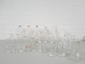 Thumbnail image of Job Lot Lab Glassware 38x Duran Bottles, Boiling Flasks, Beakers, Bottles Funnel