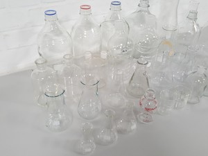 Thumbnail image of Job Lot Lab Glassware 38x Duran Bottles, Boiling Flasks, Beakers, Bottles Funnel