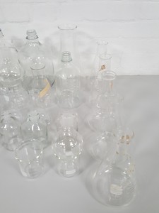 Thumbnail image of Job Lot Lab Glassware 38x Duran Bottles, Boiling Flasks, Beakers, Bottles Funnel
