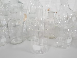 Thumbnail image of Job Lot Lab Glassware 38x Duran Bottles, Boiling Flasks, Beakers, Bottles Funnel