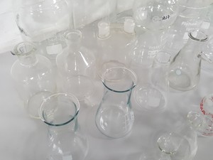 Thumbnail image of Job Lot Lab Glassware 38x Duran Bottles, Boiling Flasks, Beakers, Bottles Funnel