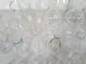 Thumbnail image of Job Lot Lab Glassware 38x Duran Bottles, Boiling Flasks, Beakers, Bottles Funnel