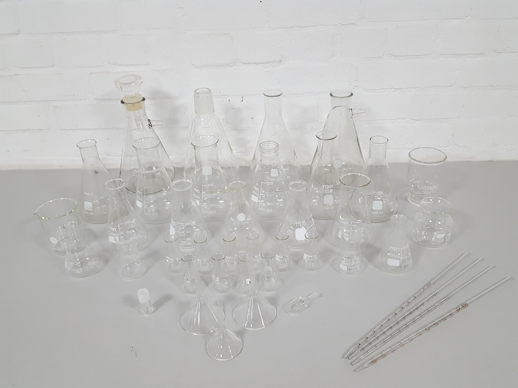 Image of 46x Lab Glassware Pieces Glass Beakers, Erlenmeyer Flasks, Funnels, Pyrex Duran 