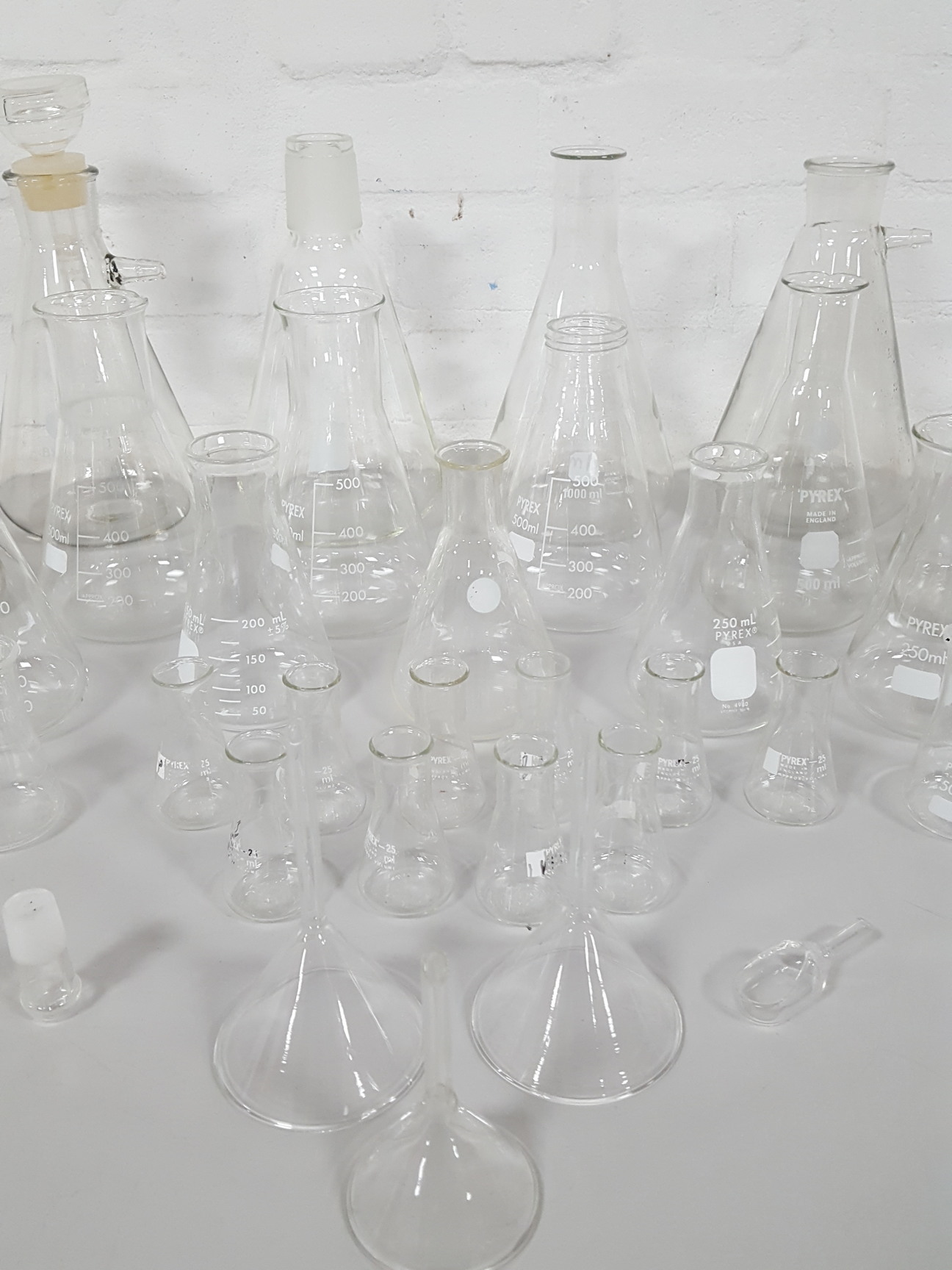 Image of 46x Lab Glassware Pieces Glass Beakers, Erlenmeyer Flasks, Funnels, Pyrex Duran