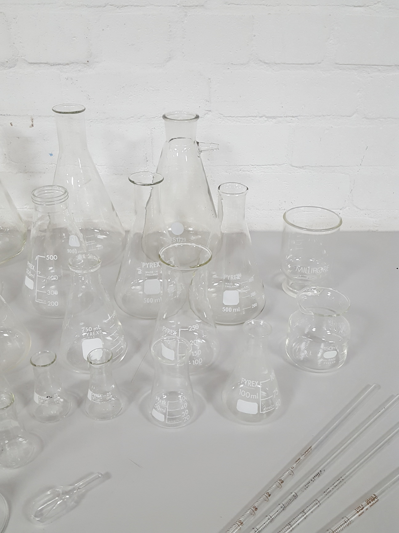 Image of 46x Lab Glassware Pieces Glass Beakers, Erlenmeyer Flasks, Funnels, Pyrex Duran