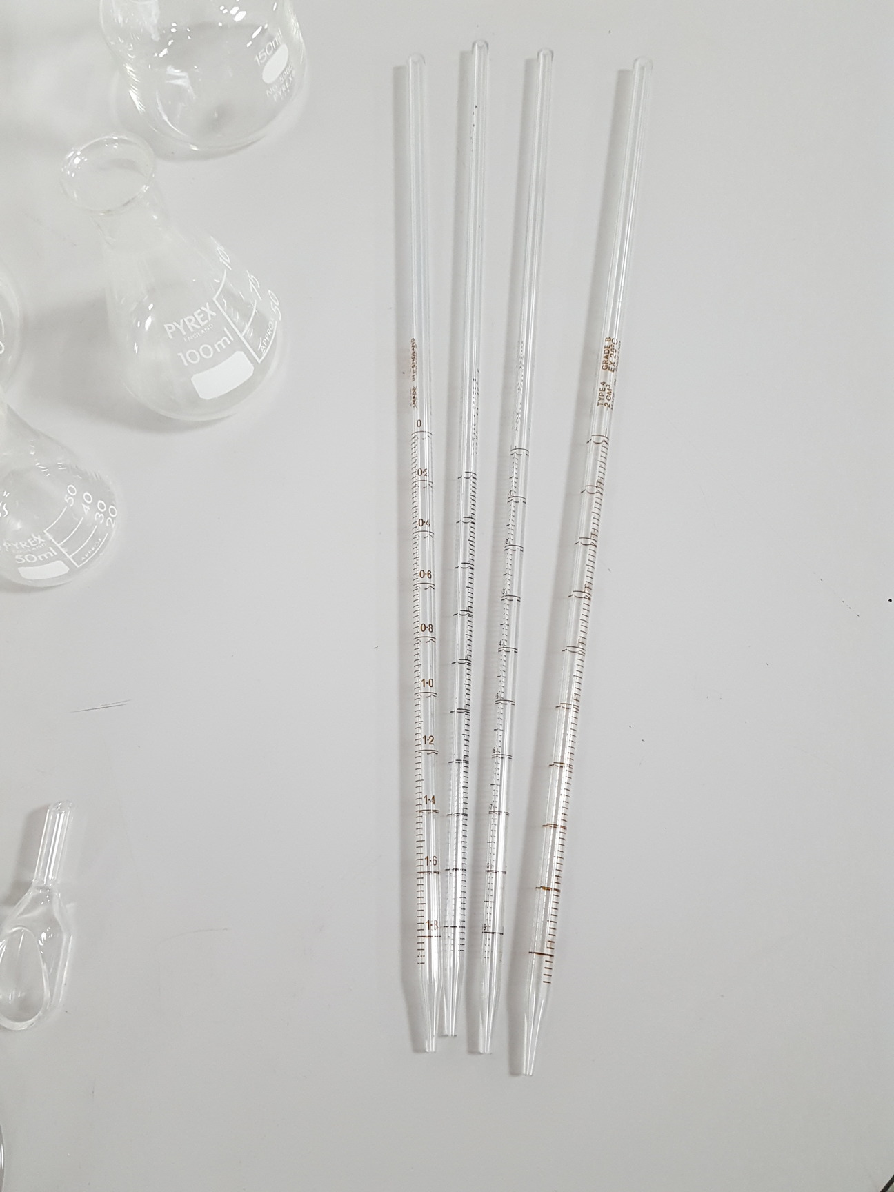 Image of 46x Lab Glassware Pieces Glass Beakers, Erlenmeyer Flasks, Funnels, Pyrex Duran
