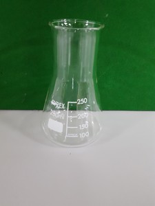 Thumbnail image of 46x Lab Glassware Pieces Glass Beakers, Erlenmeyer Flasks, Funnels, Pyrex Duran 