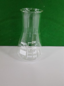 Thumbnail image of 46x Lab Glassware Pieces Glass Beakers, Erlenmeyer Flasks, Funnels, Pyrex Duran