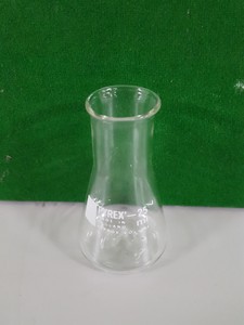 Thumbnail image of 46x Lab Glassware Pieces Glass Beakers, Erlenmeyer Flasks, Funnels, Pyrex Duran