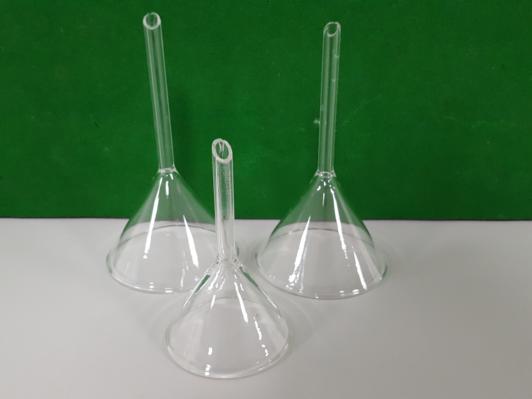 Image of 46x Lab Glassware Pieces Glass Beakers, Erlenmeyer Flasks, Funnels, Pyrex Duran
