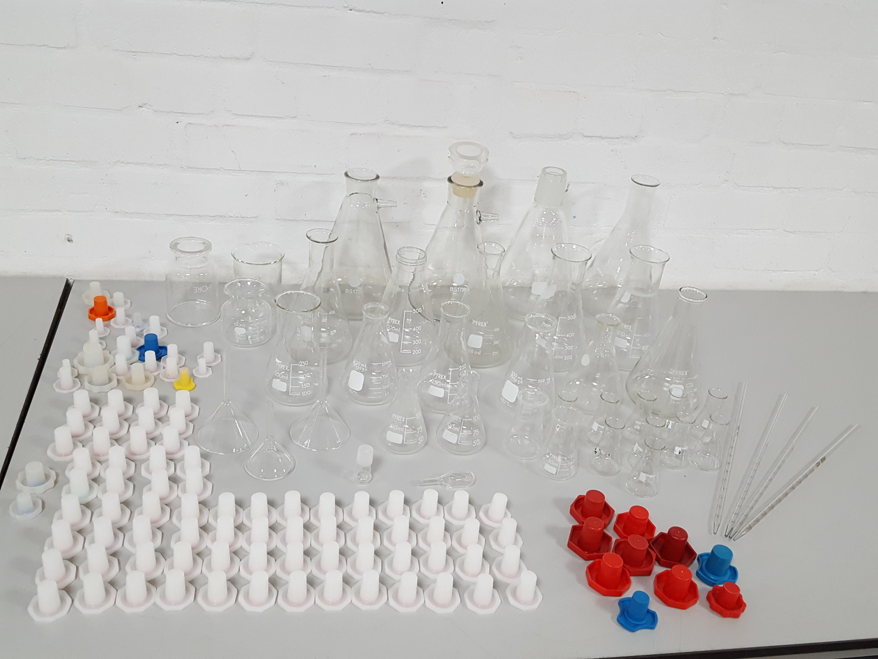 Image of 46x Lab Glassware Pieces Glass Beakers, Erlenmeyer Flasks, Funnels, Pyrex Duran
