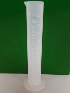 Thumbnail image of 52x Plastic Measuring Cylinders Lab 2000mL, 1000mL, 500mL, 250mL, 100mL, 50mL,