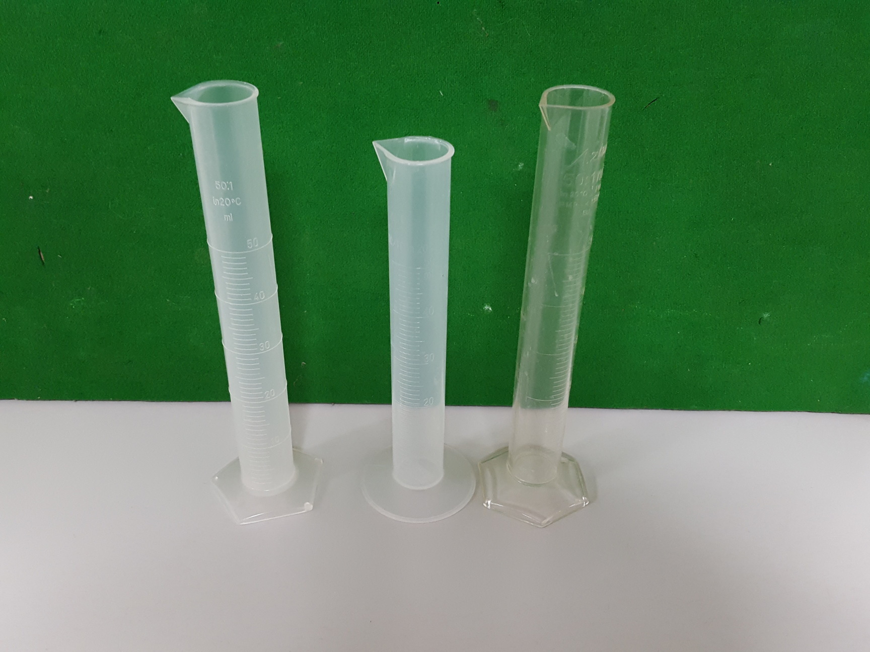 52x Plastic Measuring Cylinders Lab 2000ml 1000ml 500ml 250ml 100ml 50ml 9609