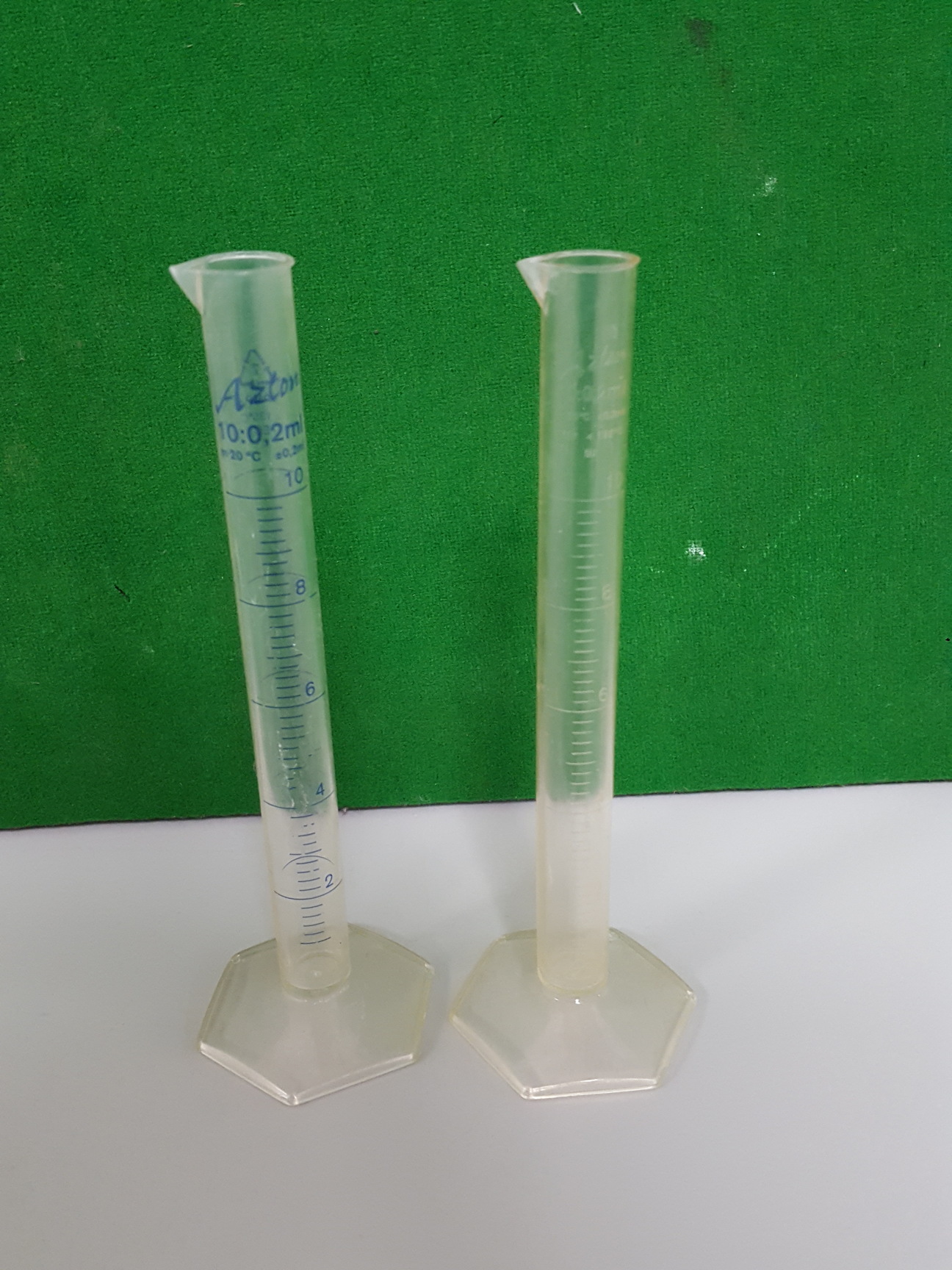 Image of 52x Plastic Measuring Cylinders Lab 2000mL, 1000mL, 500mL, 250mL, 100mL, 50mL,