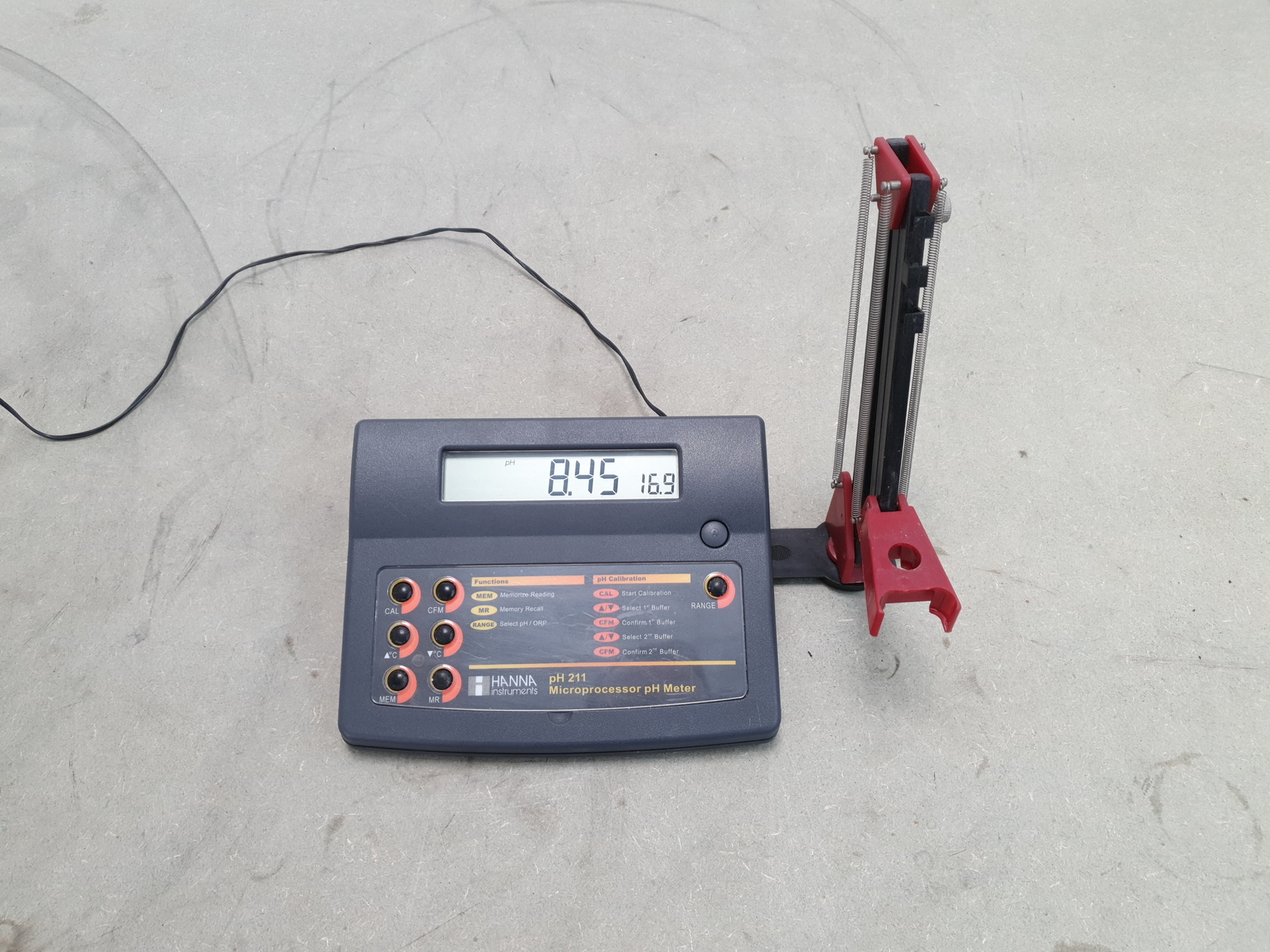 Image of HANNA Instruments pH 211 Microprocessor pH Meter Lab