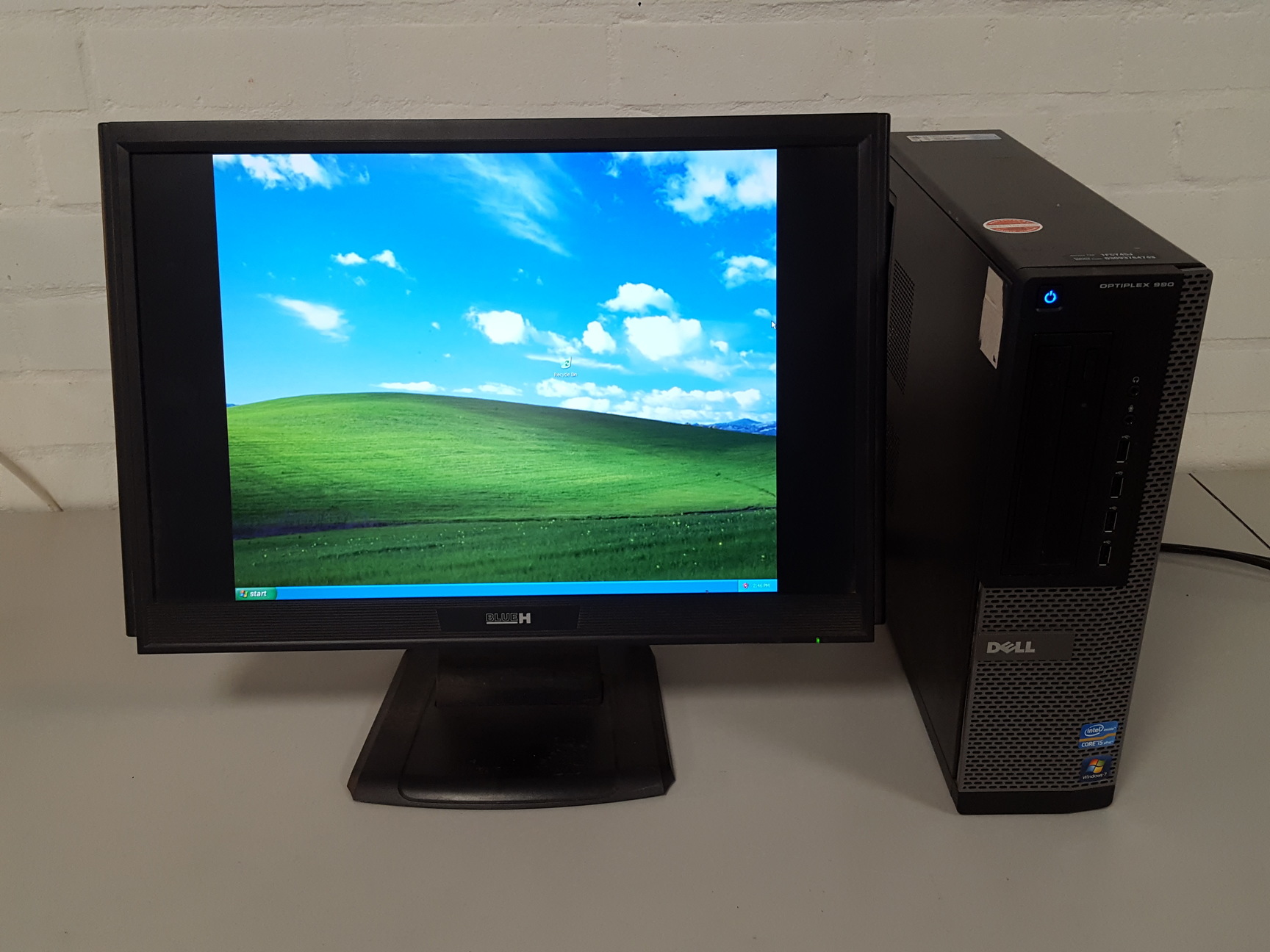 Dell Optiplex 990 PC Windows XP Desktop Computer PC H224W LCD