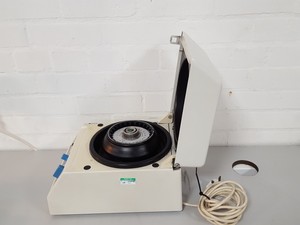 Thumbnail image of Heraeus Sepatech Biofuge A Benchtop Centrifuge + rotor 13000rpm