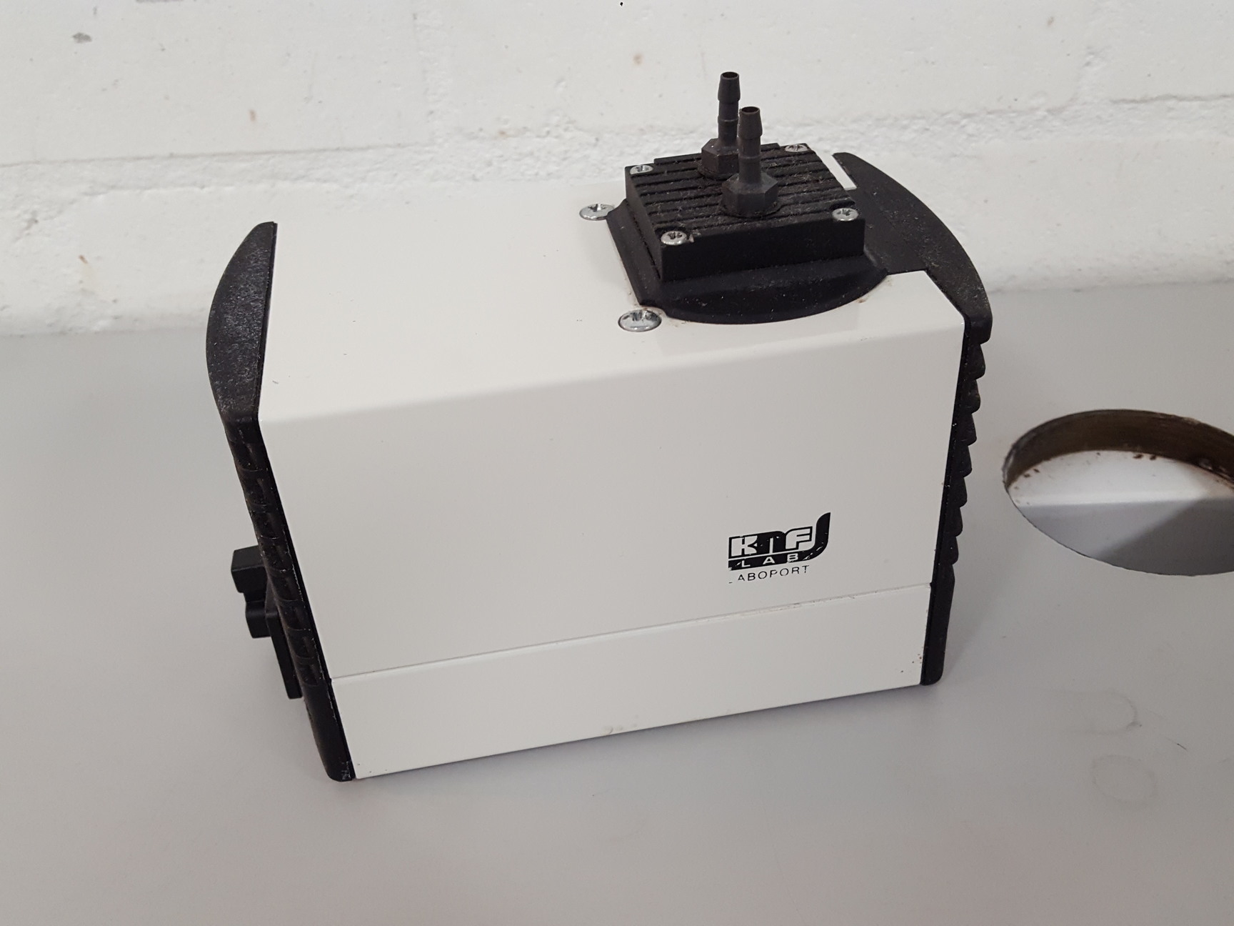 KNF Laboport Type N86KT.18 2.5 Dry Compressor Lab