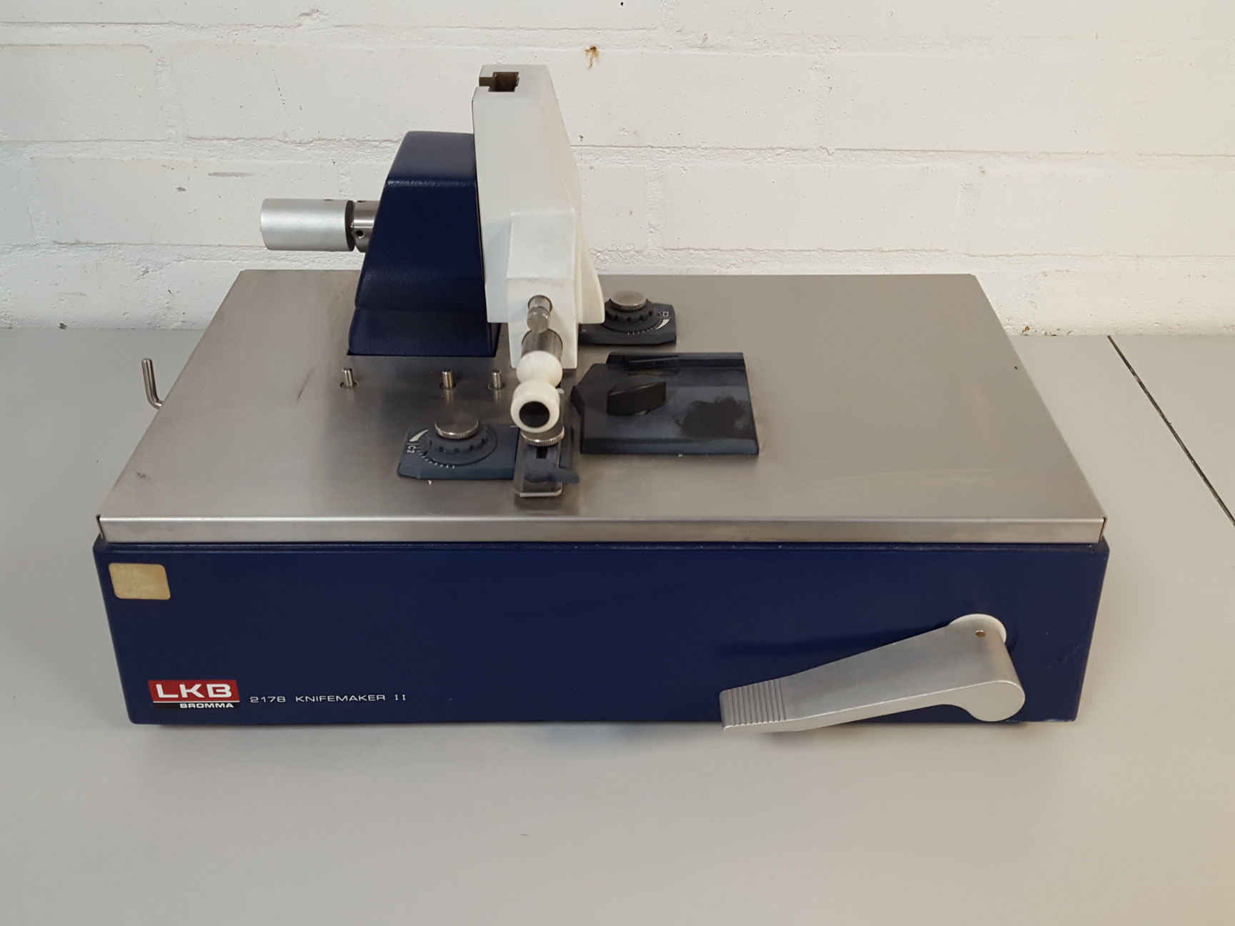 LKB Bromma 2178 Knifemaker II Knife Making Machine Lab