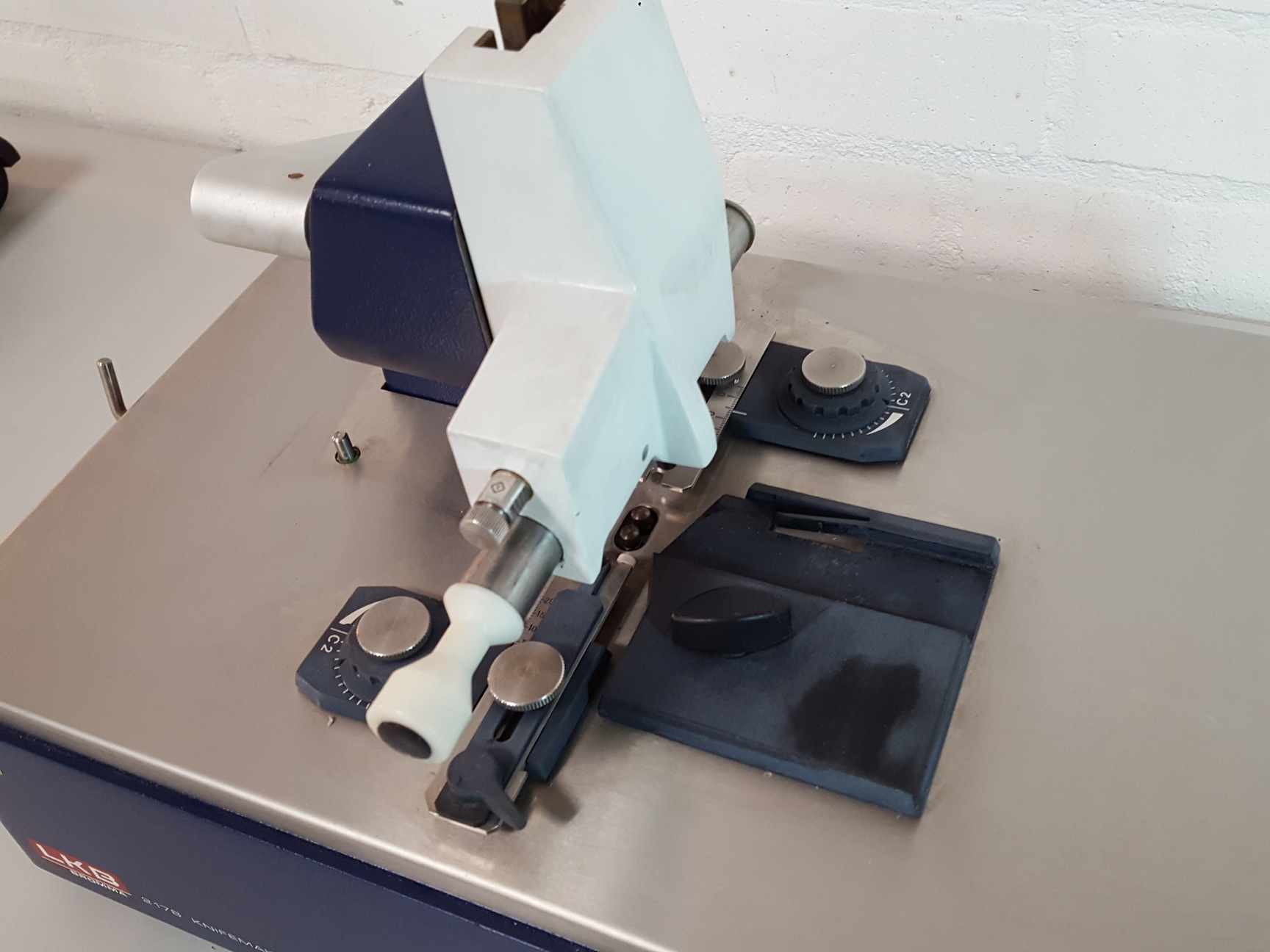 LKB Bromma 2178 Knifemaker II Knife Making Machine Lab