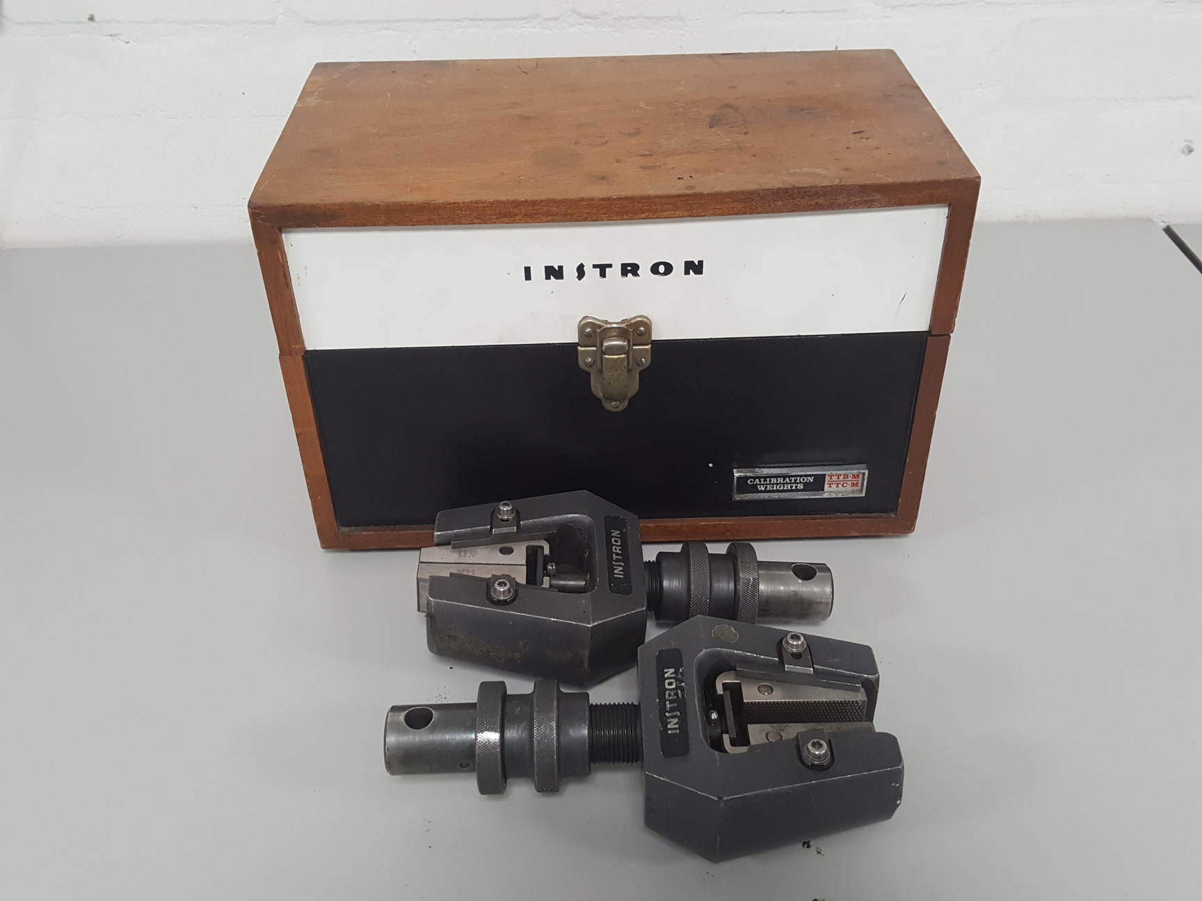 Image of Instron Tension Grips Tensile Tester Vice Lab 250-500, 0-6mm 0-0.25"