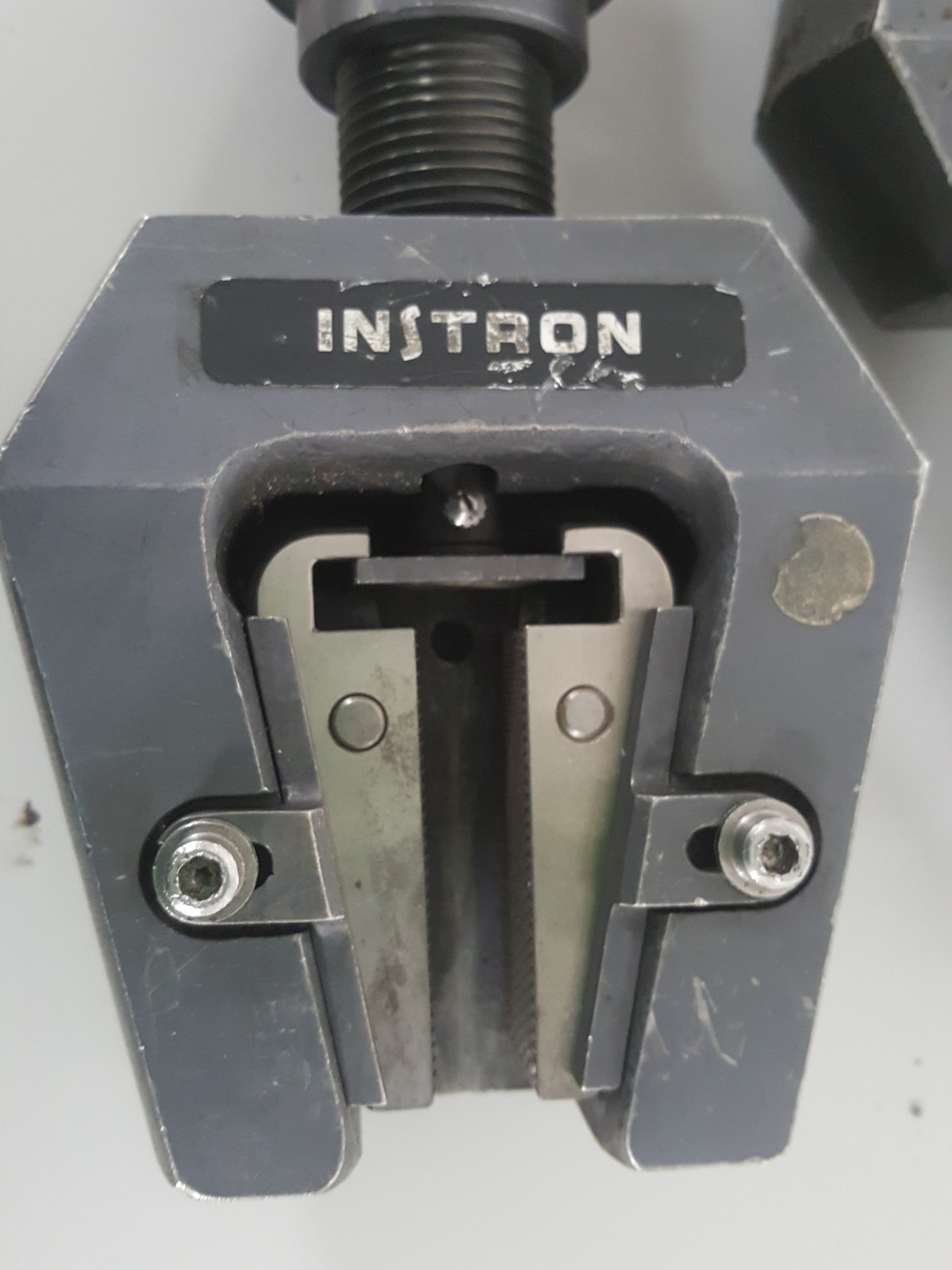 Image of Instron Tension Grips Tensile Tester Vice Lab 250-500, 0-6mm 0-0.25"