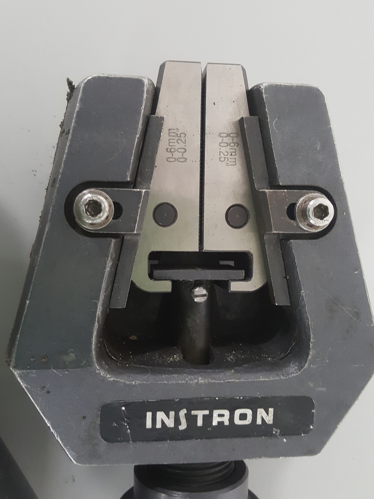 Image of Instron Tension Grips Tensile Tester Vice Lab 250-500, 0-6mm 0-0.25"