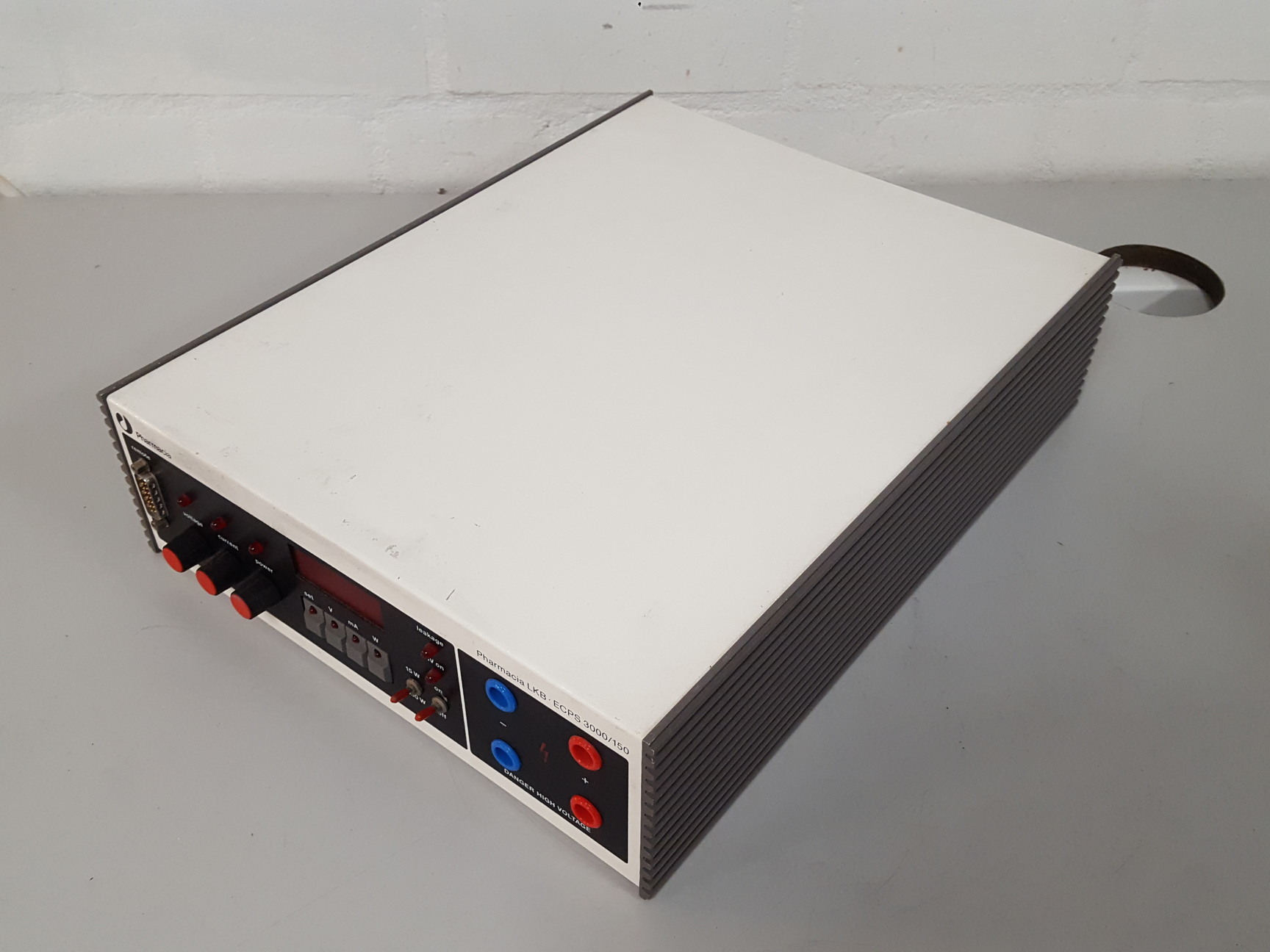 Image of Pharmacia Electrophoresis Constant ECPS 3000/150 Lab Power Supply