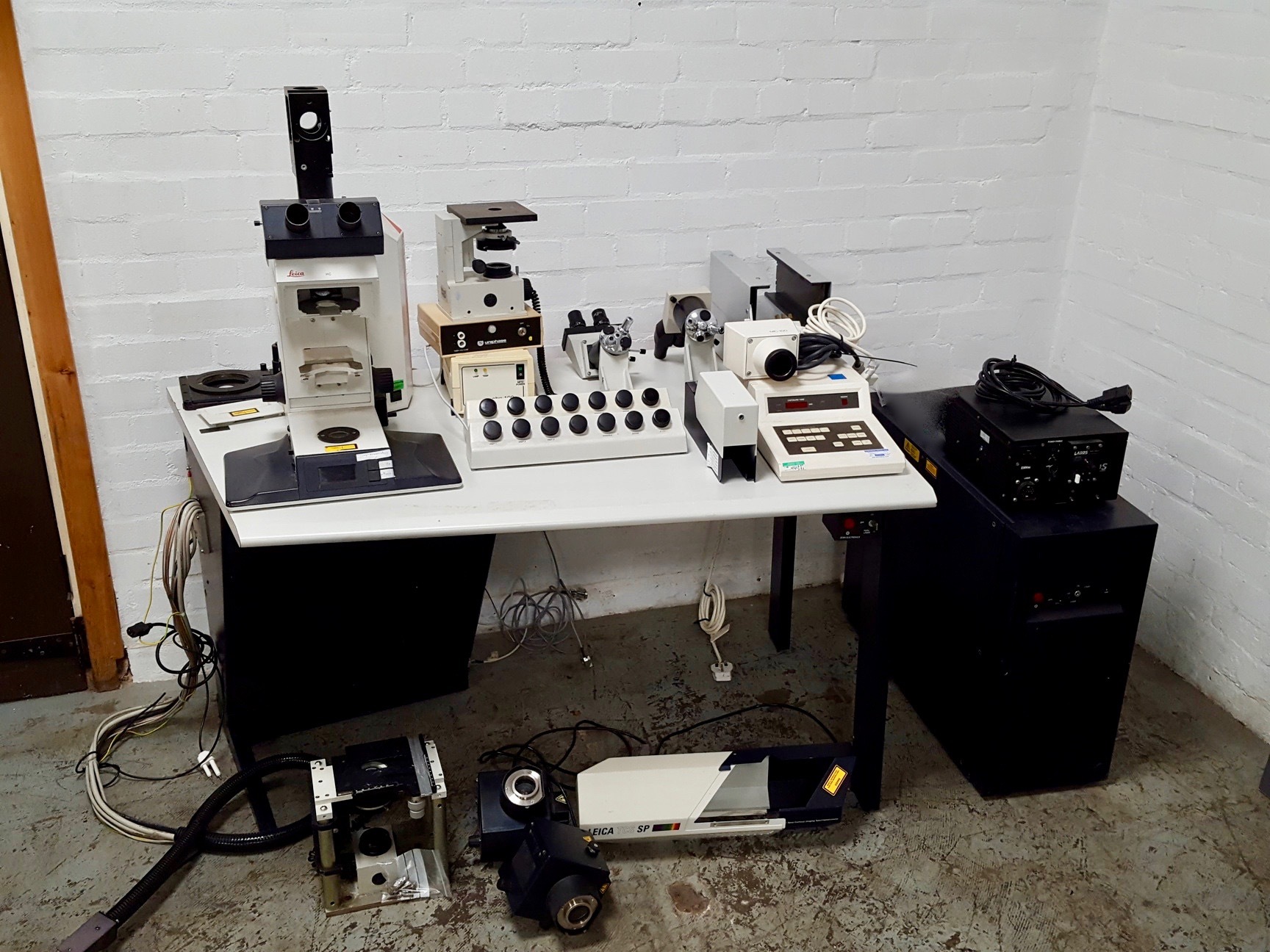 Image of Leica TCS SP DMRE Confocal Microscope Lasos LGN-7812 + 5 Objectives Lab