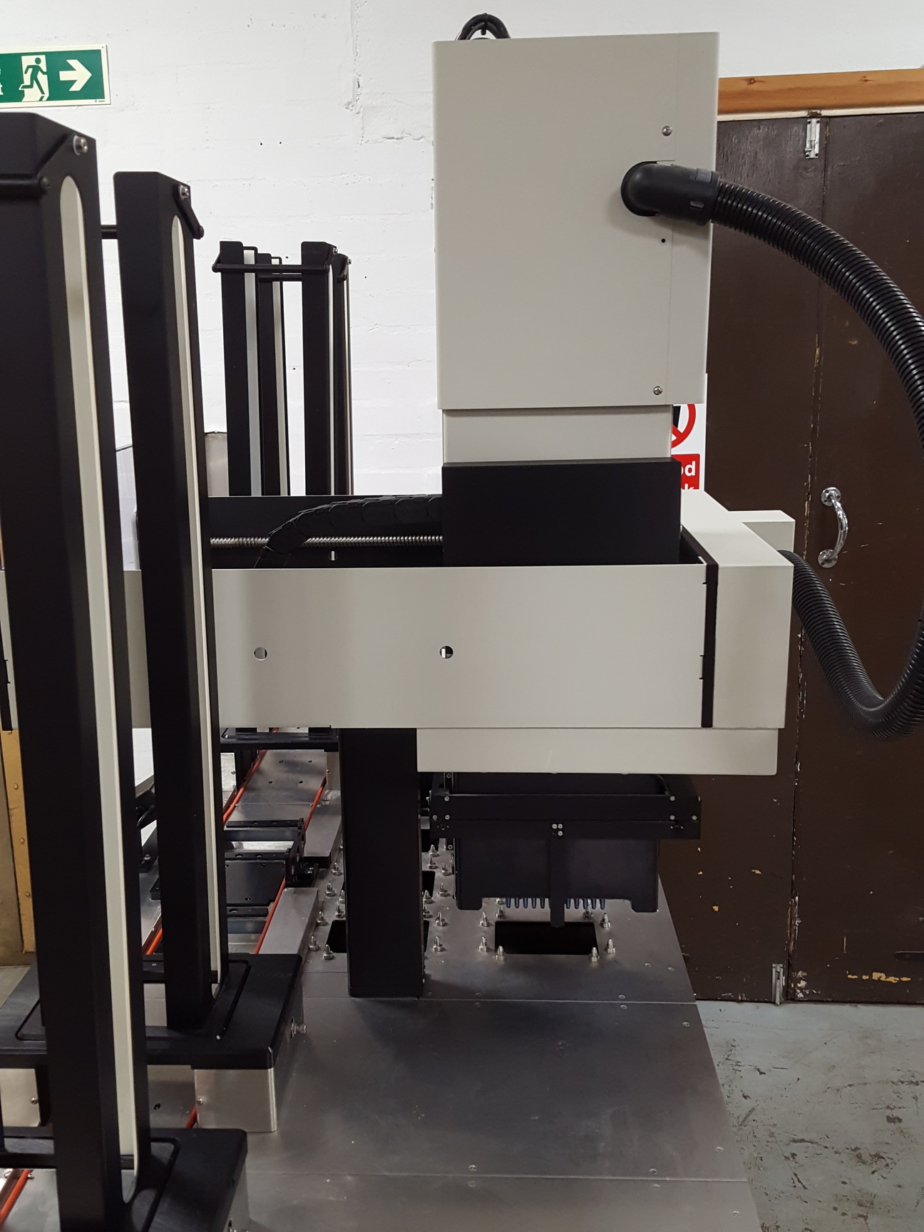 Image of Packard BioScience MiniTrak V System 4 Plate Stacker, 6 Position Deck, Lab