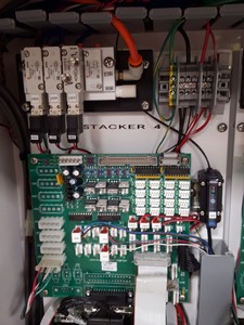 Thumbnail image of Packard BioScience MiniTrak V System 4 Plate Stacker, 6 Position Deck, Lab