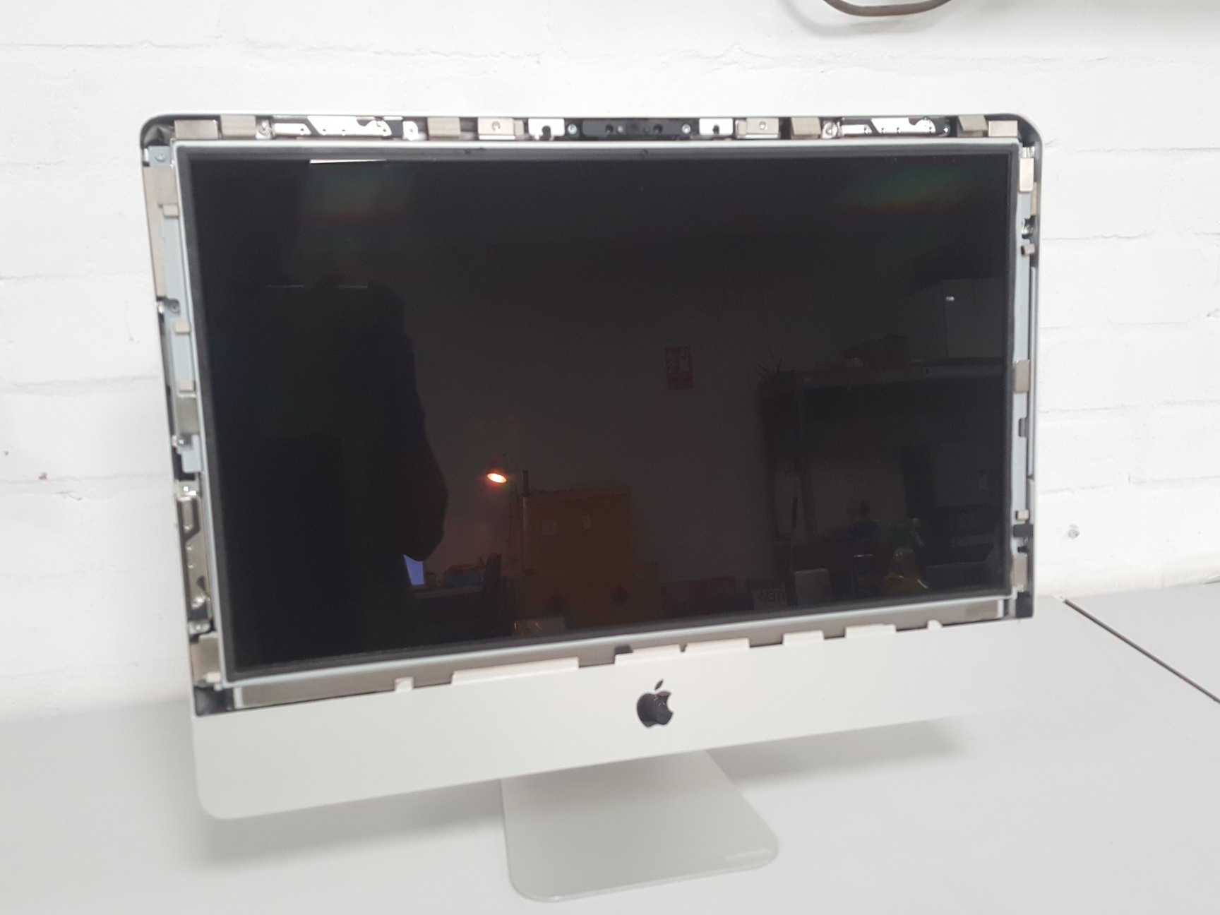 Image of Apple 21.5" Inch iMac 2.5ghz Broken LCD (Spares & Repairs)